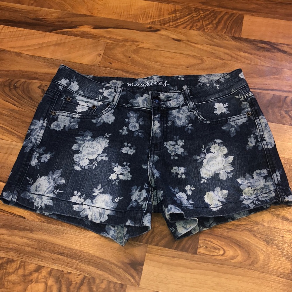 Cute flower Maurice’s shorts